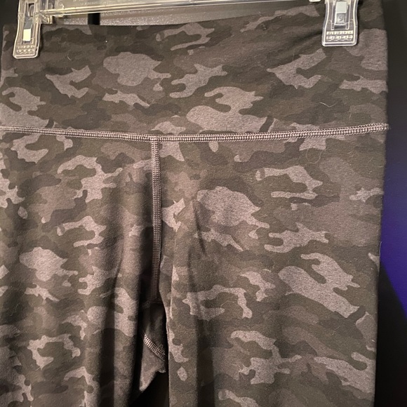 Fabletics Camo capris - Picture 3 of 5